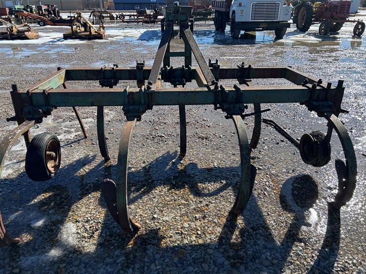 #37772-•-chatanooga-7-row-12”-chisel-plow-image-3