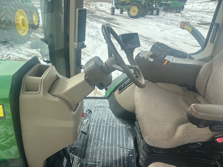 john-deere-8320-image-24