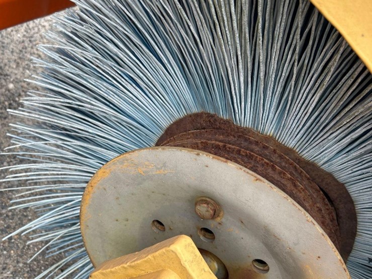 7ft-pull-behind-broom-image-6