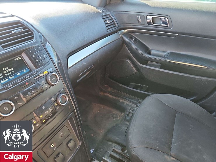 2019-ford-explorer-image-21