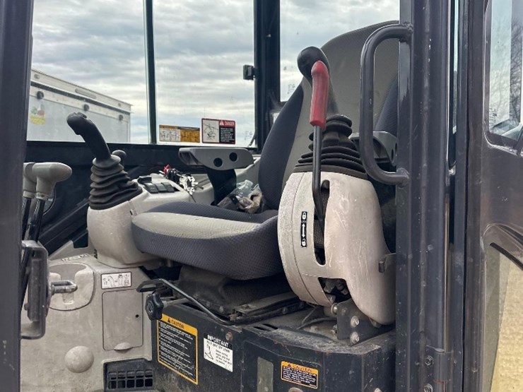 2014-deere-60g-image-16