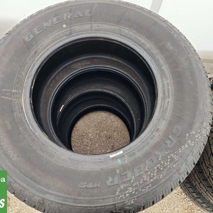 Set Of 4 General Grabber HTS Tires 255/70R17