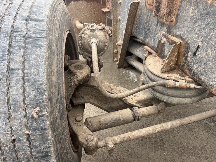 1996-international-5000-image-13