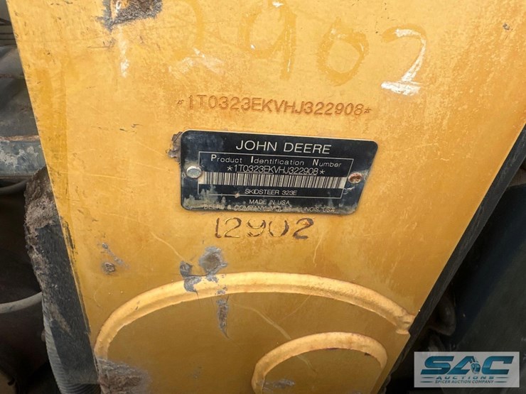 deere-323e-image-8