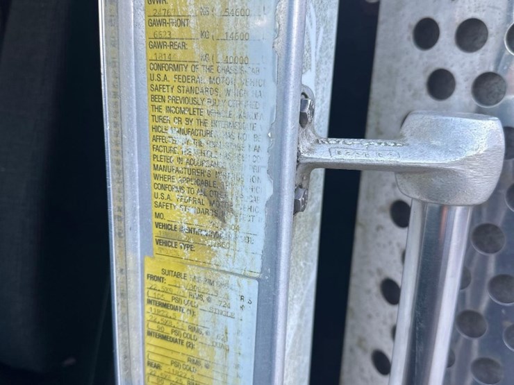 2005-kenworth-t300-image-16