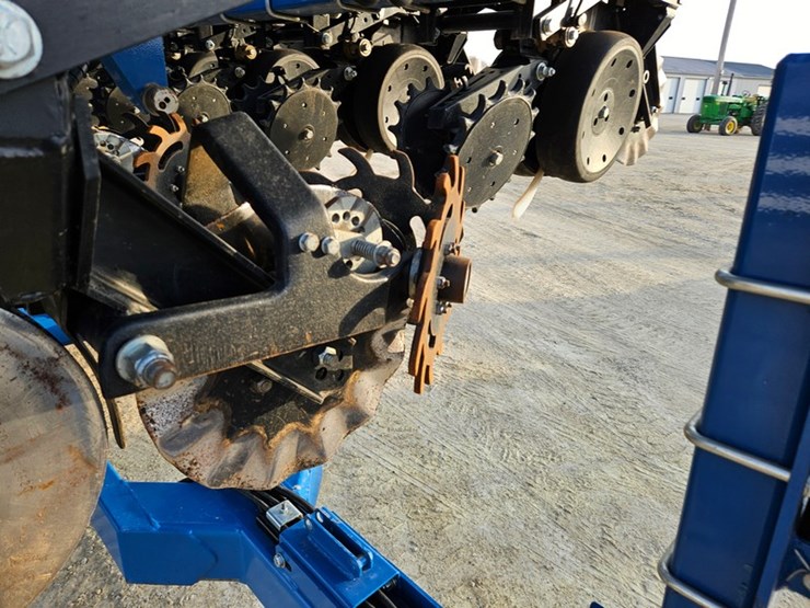 2021-kinze-3500-image-23