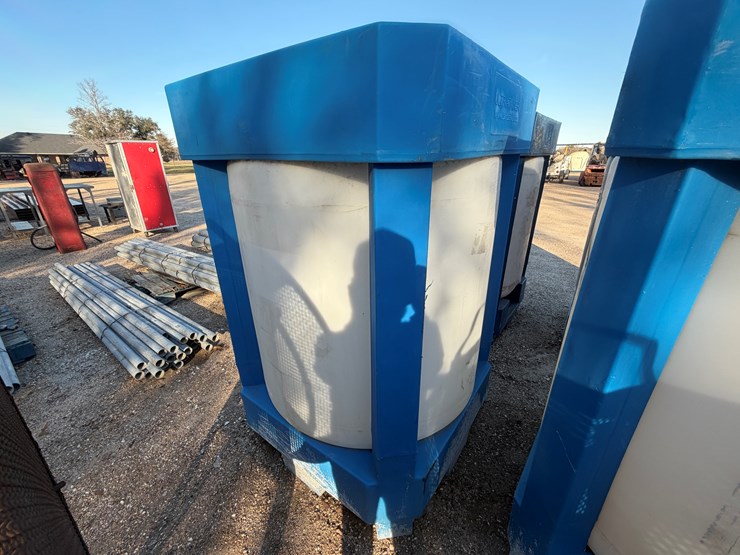 #5136-•-300-gallon-water-tank,-skid-mtd-image-3