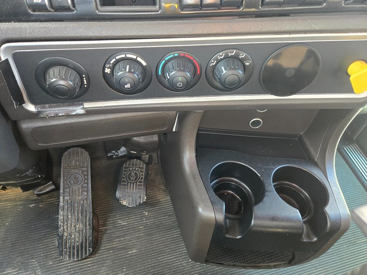 2015-kenworth-t800-image-69