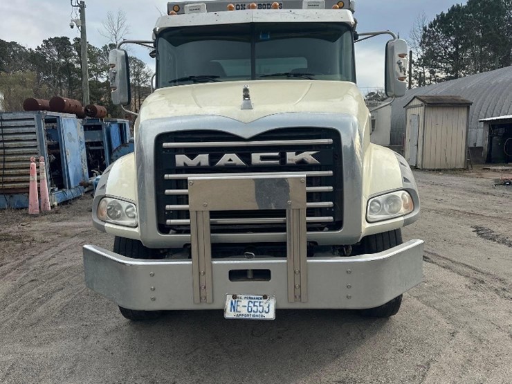 2019-mack-gr64b-quad/a-dump-truck-image-2
