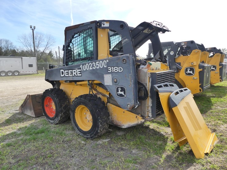 2010-deere-318d-image-3