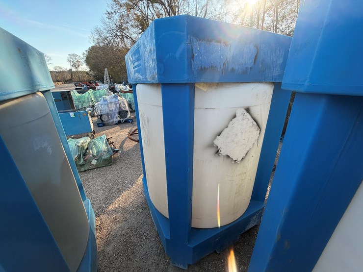 #5143-•-300-gallon-water-tank-image-3