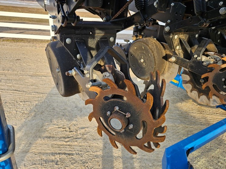 2021-kinze-3500-image-24