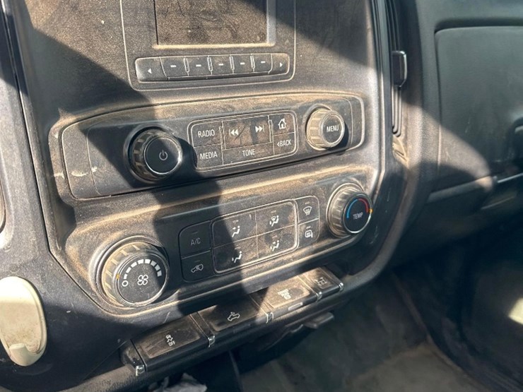 2016-chevrolet-4x4-crew-cab-service-body-truck-image-12