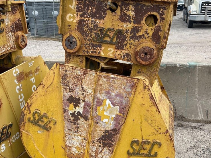 sec-excavator-clam-bucket-attachment-image-2