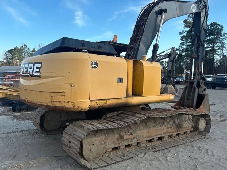deere-240d-lc-image-3