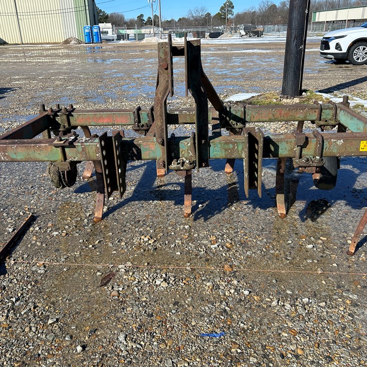 #37772 • Chatanooga 7-row 12” Chisel Plow