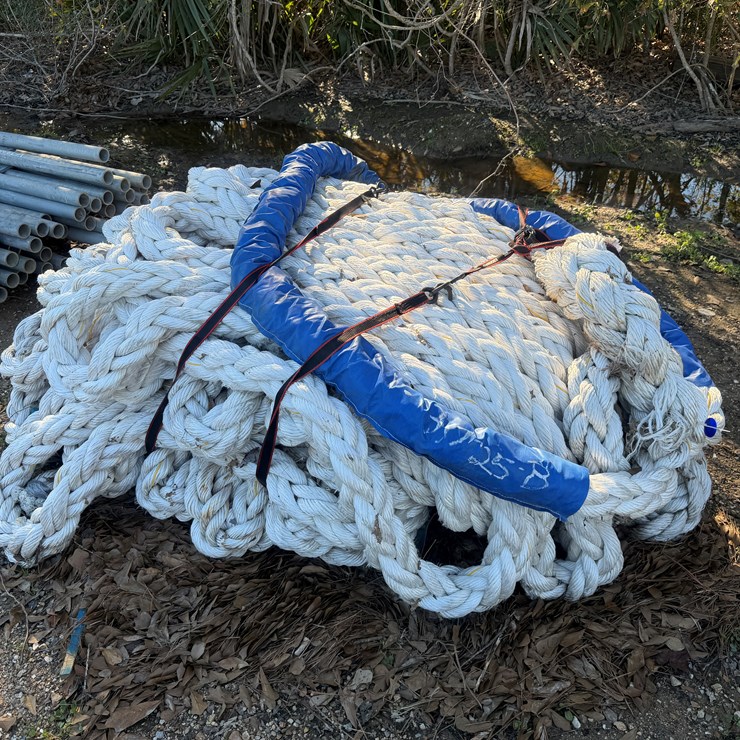 #5123 • PALLET OF UNUSED BOAT ROPE WITH LOOP ON LENS