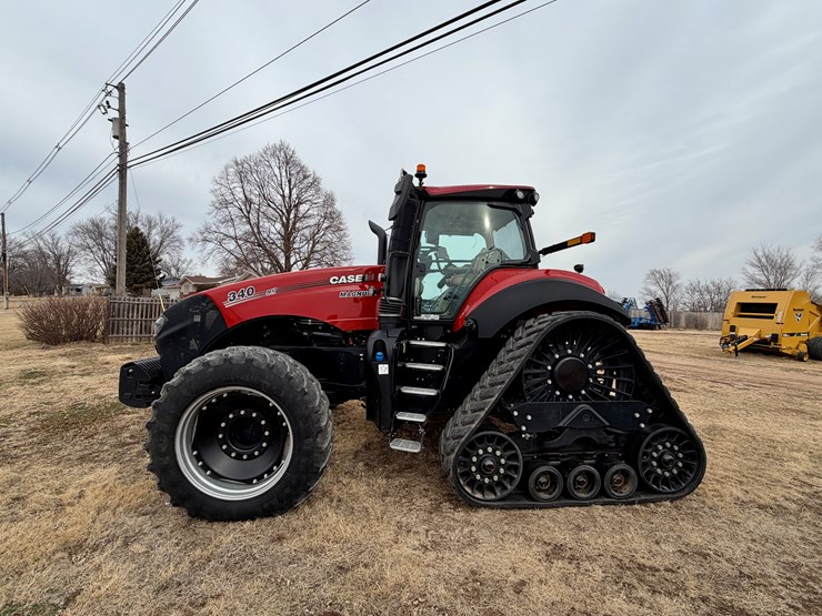 2021-case-ih-magnum-340-afs-connect-rowtrac-image-4