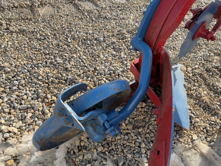 ih-2-14”-plow-image-15