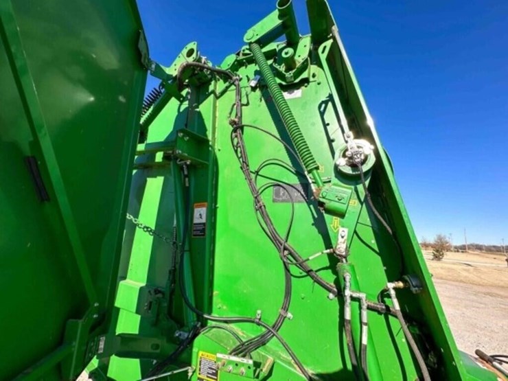 2020-john-deere-560m-image-23