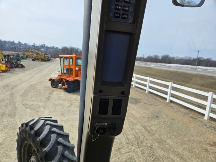 case-ih-mx180-image-33