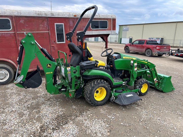 2020-john-deere-1025r-image-3