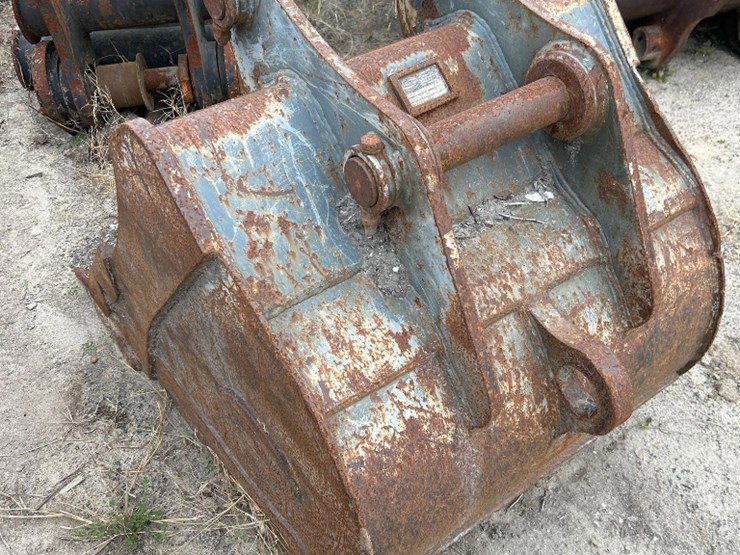 strickland-36in-hydraulic-excavator-bucket-image-2