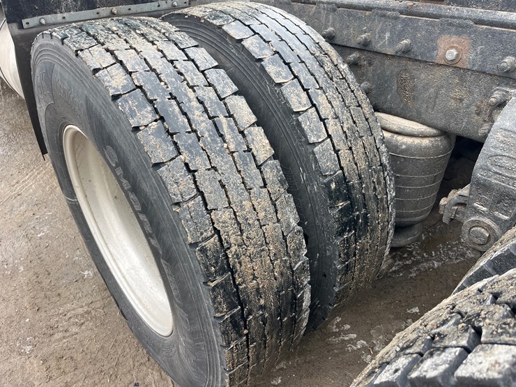 1998-peterbilt-379-image-16