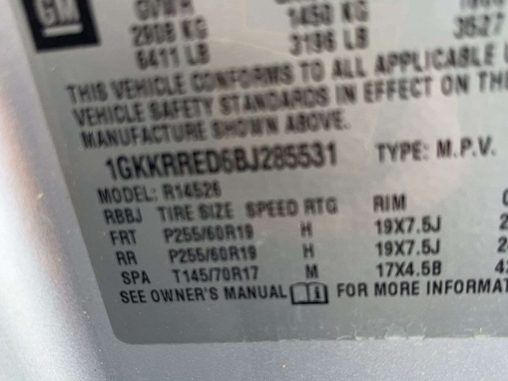 2011-gmc-acadia-image-11