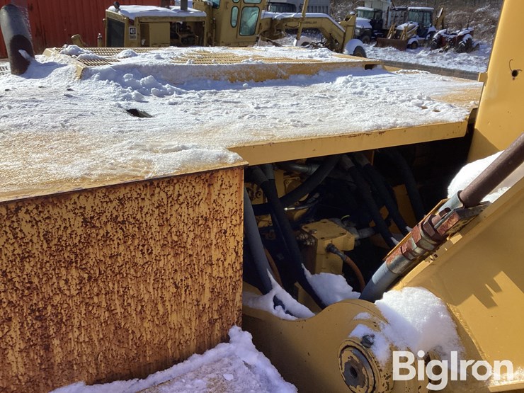 1993-deere-690e-image-20