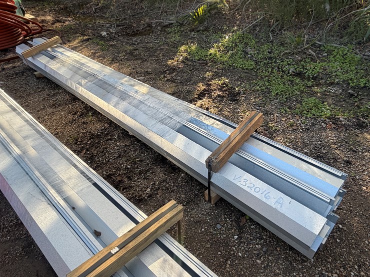 #5150-•-bundle-of-galvanized-gutters-@-14ft-4in,-26g-image-1