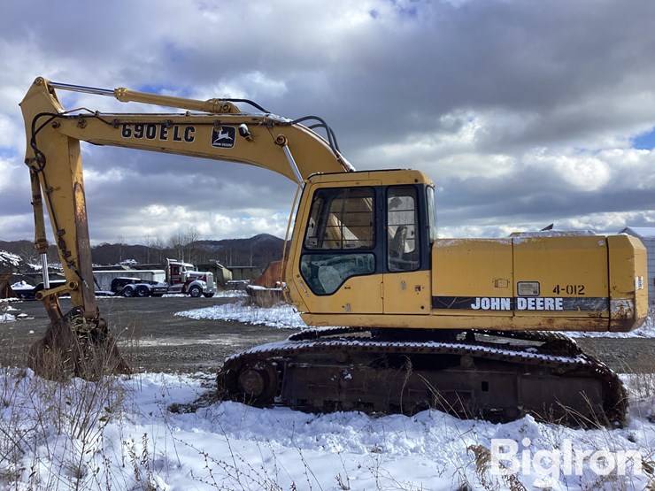 1993-deere-690e-image-8