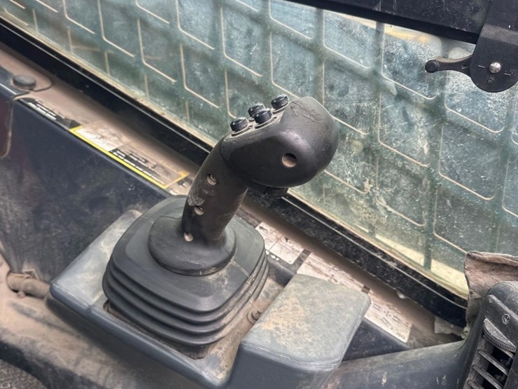 2018-deere-331g-image-17