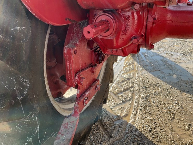 1957-mccormick-farmall-130-image-26