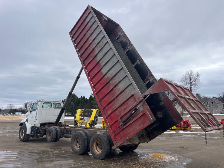 #4884-•-2004-sterling-silage-truck-image-11