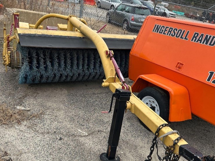 7ft-pull-behind-broom-image-1