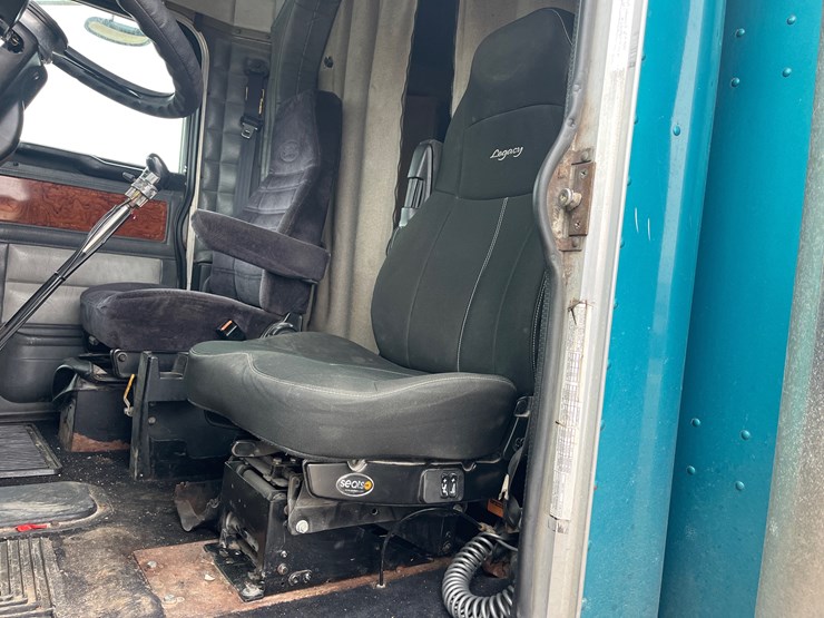 1998-peterbilt-379-image-32