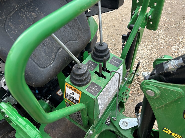 2020-john-deere-1025r-image-22
