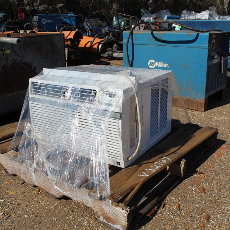 #5209 • AC UNIT FOR WINDOW