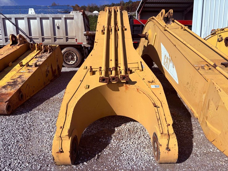 cat-375-excavator-boom-image-2