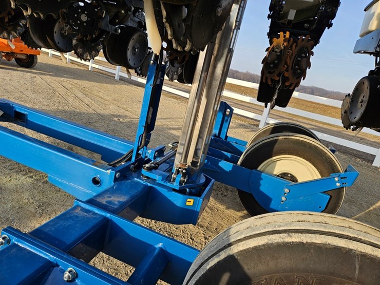 2021-kinze-3500-image-32