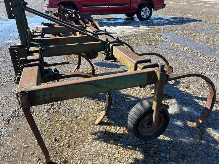 #37772-•-chatanooga-7-row-12”-chisel-plow-image-2