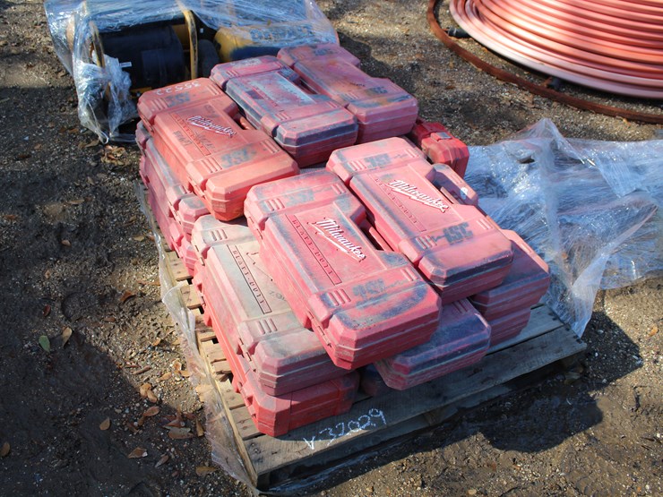 #5164-•-pallet-of-snowball-saws-image-3