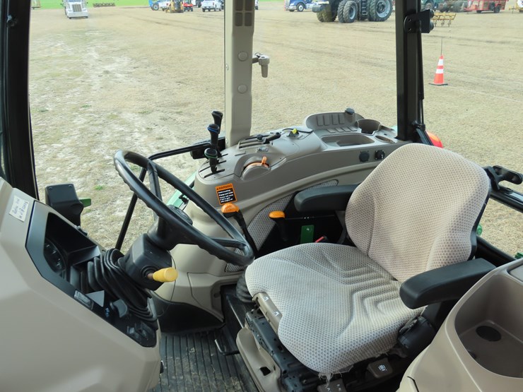 2020-john-deere-6105e-image-13