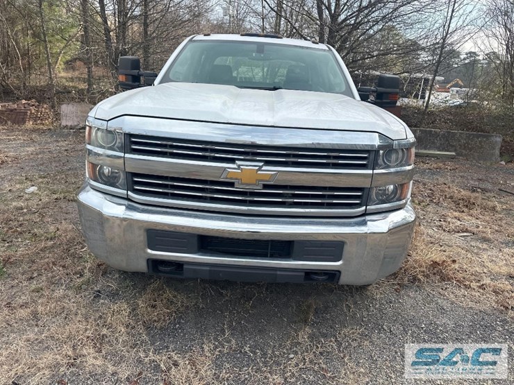 2016-chevrolet-3500hd-image-2