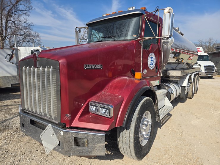 2015-kenworth-t800-image-1
