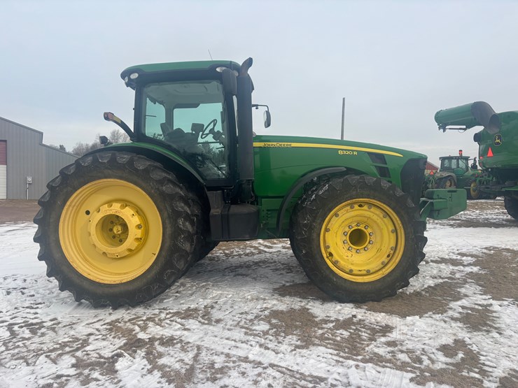 john-deere-8320-image-7