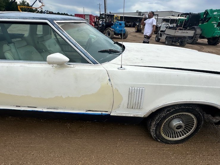 #22600-•-1978-ford-thunderbird-|-for-parts-&-repairs-only-image-16