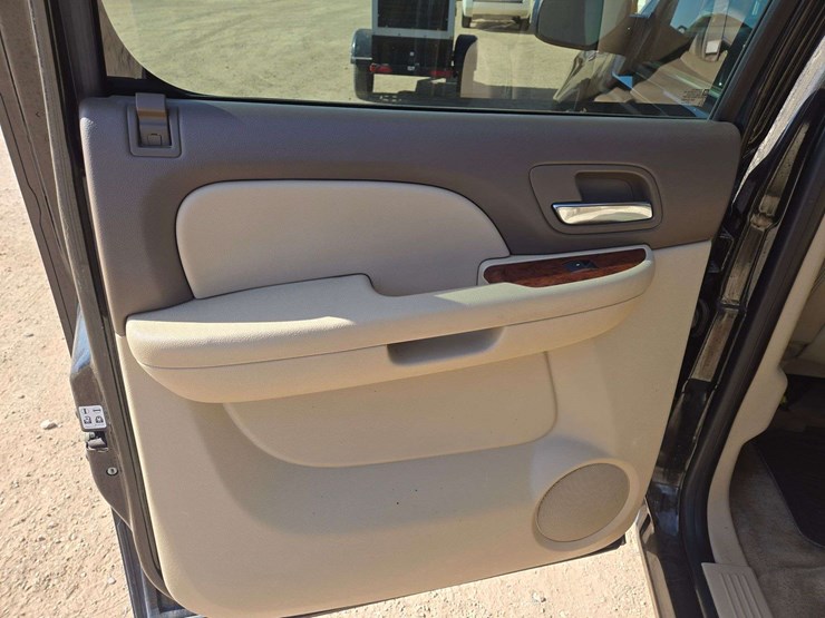 2011-gmc-yukon-xl-image-9