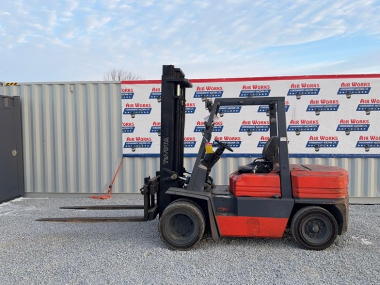 toyota-forklift-model-025fgu35,-sn#70068,-14,229-hrs,-2-stage-mast,-dual-front-wheels,-8,000-lbs-cap-image-1